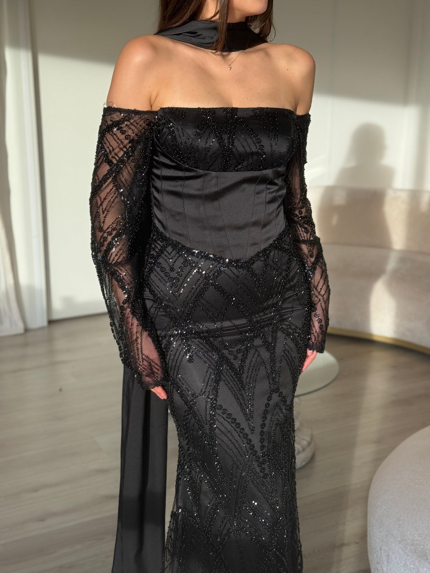 The Alisa dress black