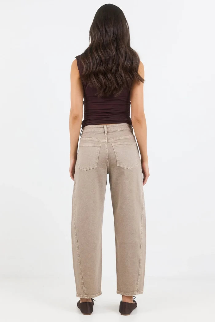 STORIES BE TOLD - IDOLISE BARREL JEAN - Taupe