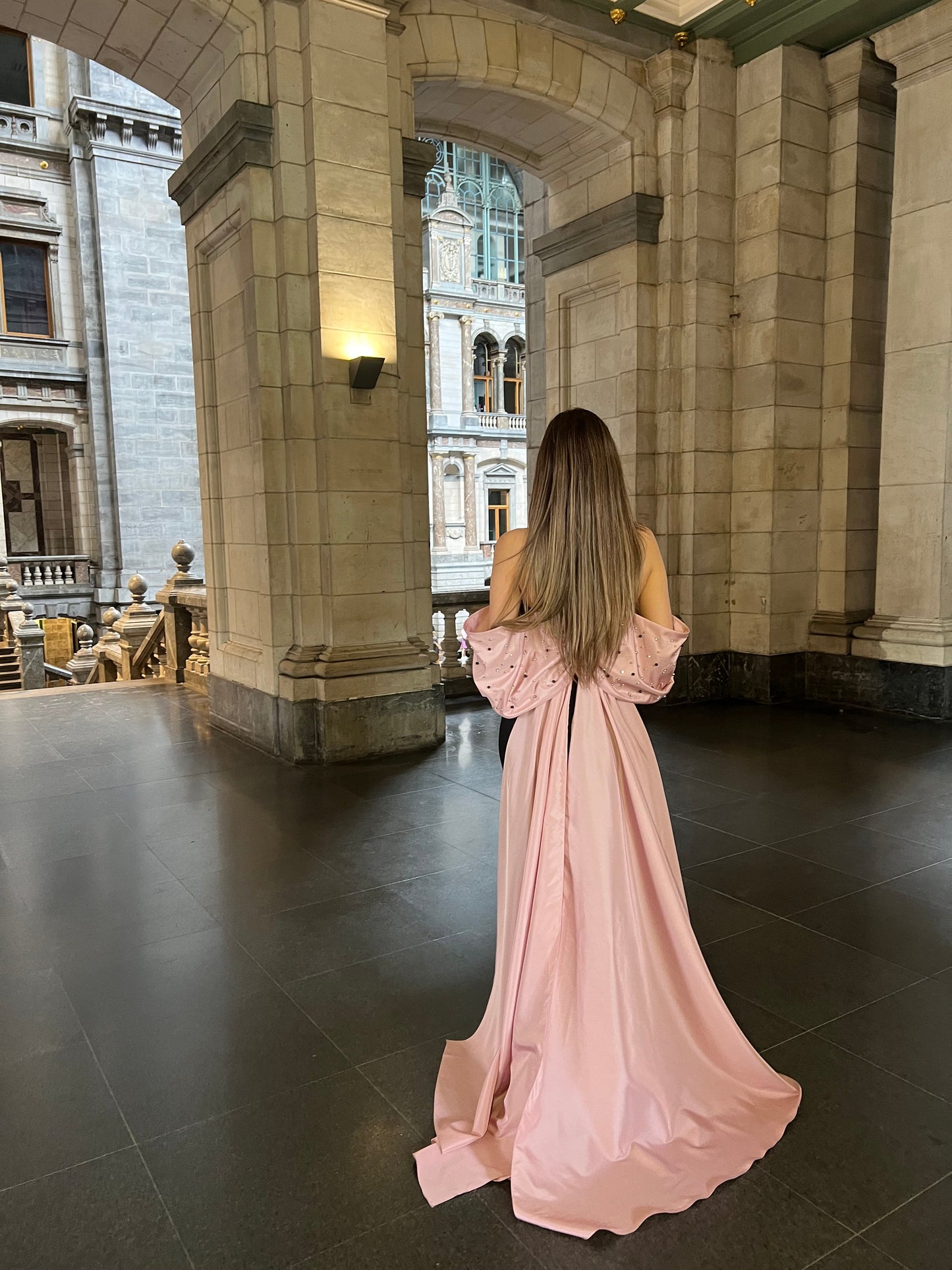 The Leena dress black and pink