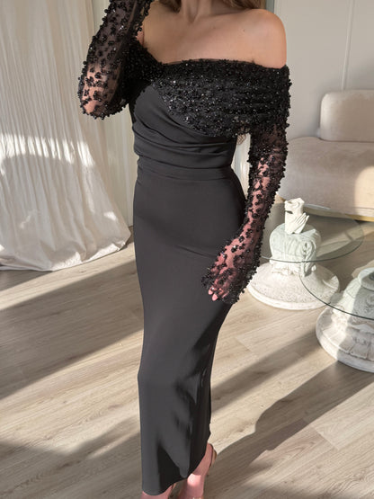 The Beyza midi dress black