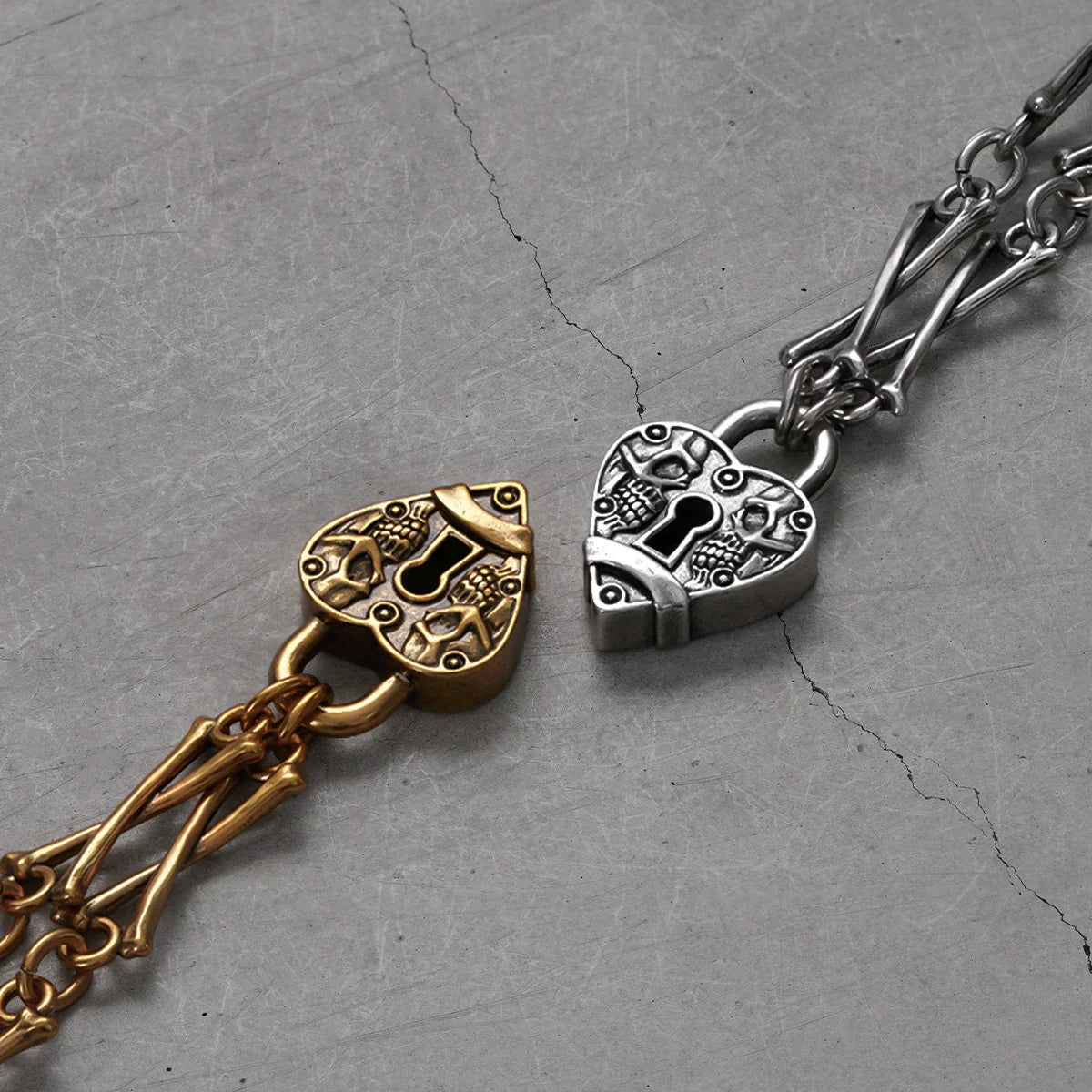 GOTHIC CREST SET