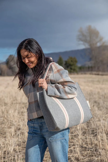 EXQUISITE WOOL TRADERS - WOOL BAG - Navy Blue Lining