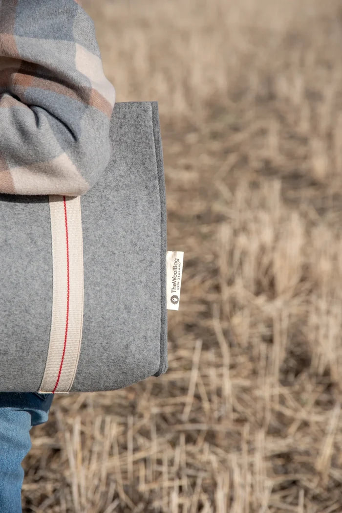EXQUISITE WOOL TRADERS - WOOL BAG - Navy Blue Lining