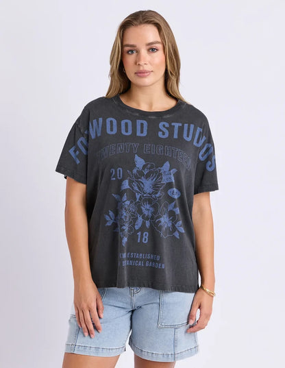 FOXWOOD - BOTANICAL GARDEN TEE - Washed Black