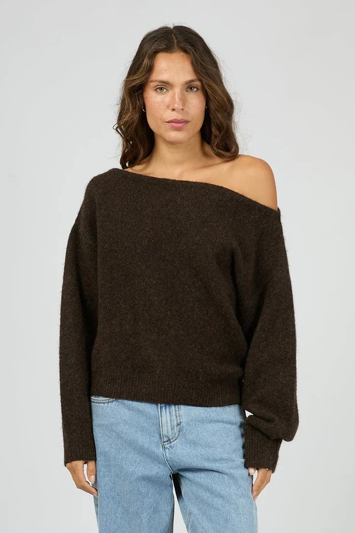 SILENT THEORY - OFF SHOULDER KNIT JUMPER - Chocolate