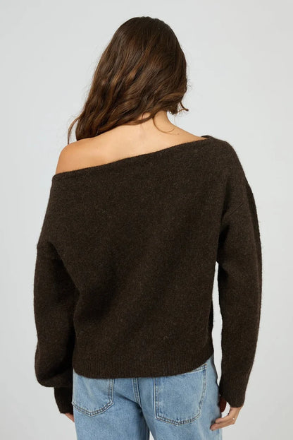 SILENT THEORY - OFF SHOULDER KNIT JUMPER - Chocolate