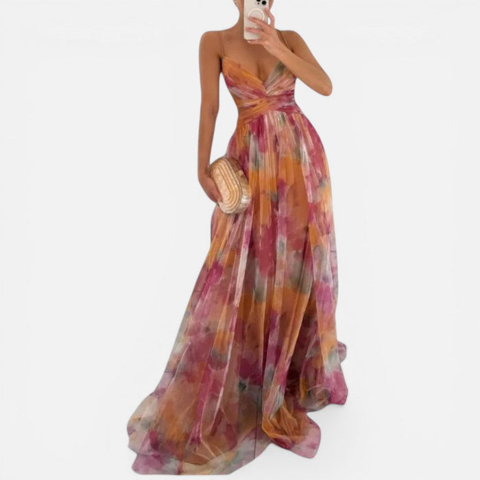 Maxi dress with spaghetti straps and a flowing cut 0